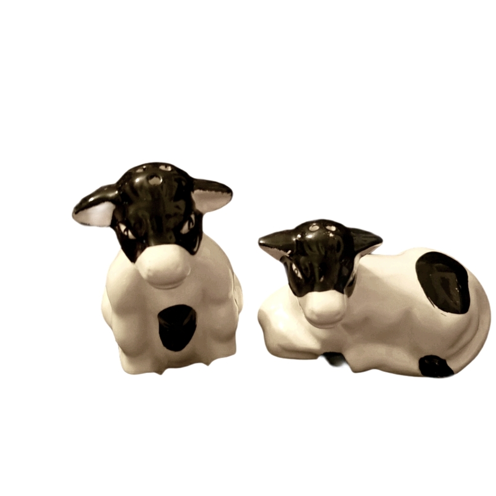 Cow salt/pepper shakers